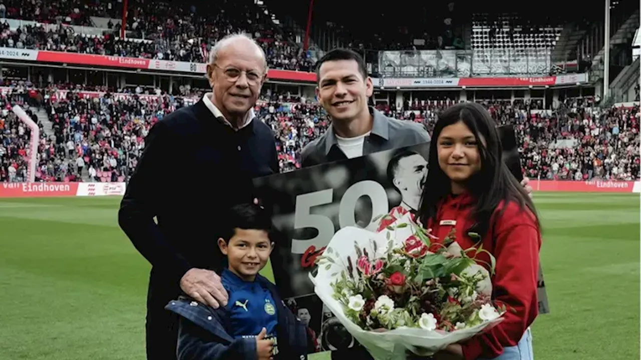 ‘Chucky’ Lozano recibe homenaje por llegar a 50 goles con PSV