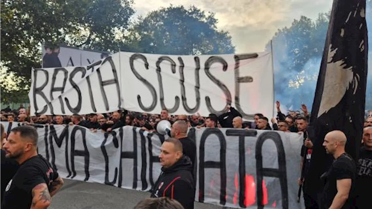 'Basta scuse, ultima chiamata': la Curva Sud accoglie così il Milan all'arrivo a San Siro