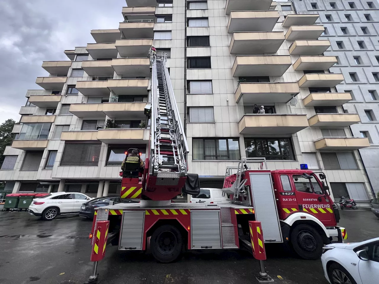 Großeinsatz in Dornbirn: 70 Bewohner wegen Rauchentwicklung evakuiert - Technischer Defekt vermutet