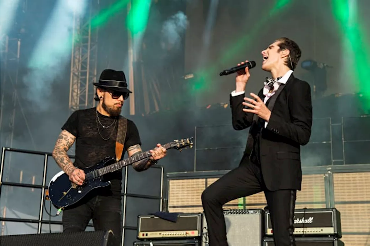 Wife of Jane's Addiction frontman says tension and animosity led to onstage scuffle