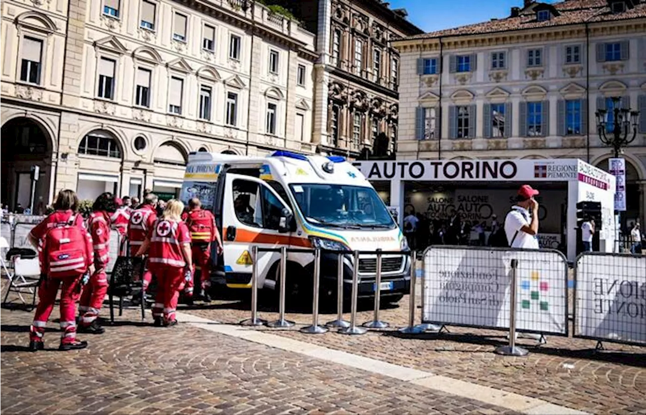 Al Salone di Torino auto da rally sulla folla,12 contusi