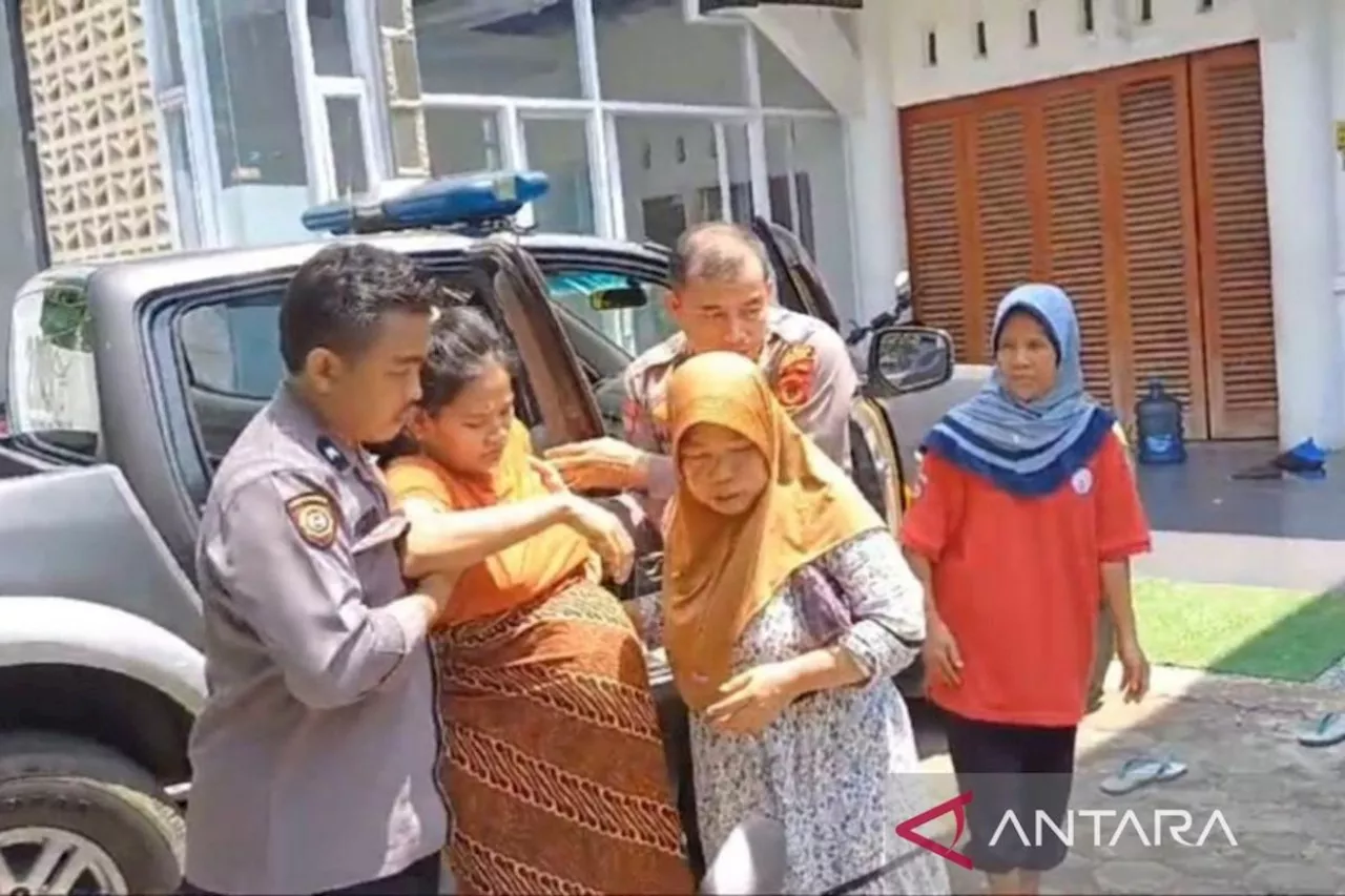 Anggota Polsek Parung Bantu Seorang Ibu yang Nyaris Melahirkan di Jalan