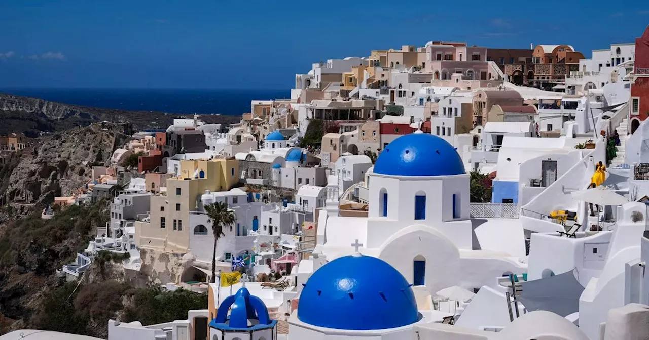 Santorini to impose strict building restrictions to curb over-tourism