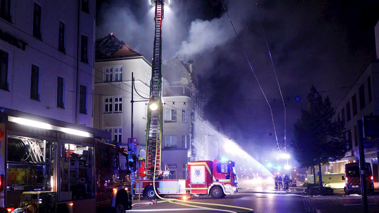 Dramatischer Feuerwehreinsatz in Eberswalde: Zwei Wohnhäuser brennen!