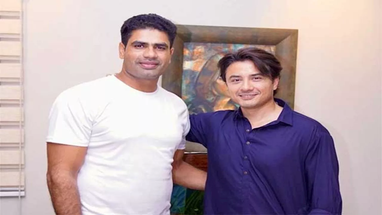 Ali Zafar throws special party to honour Arshad Nadeem