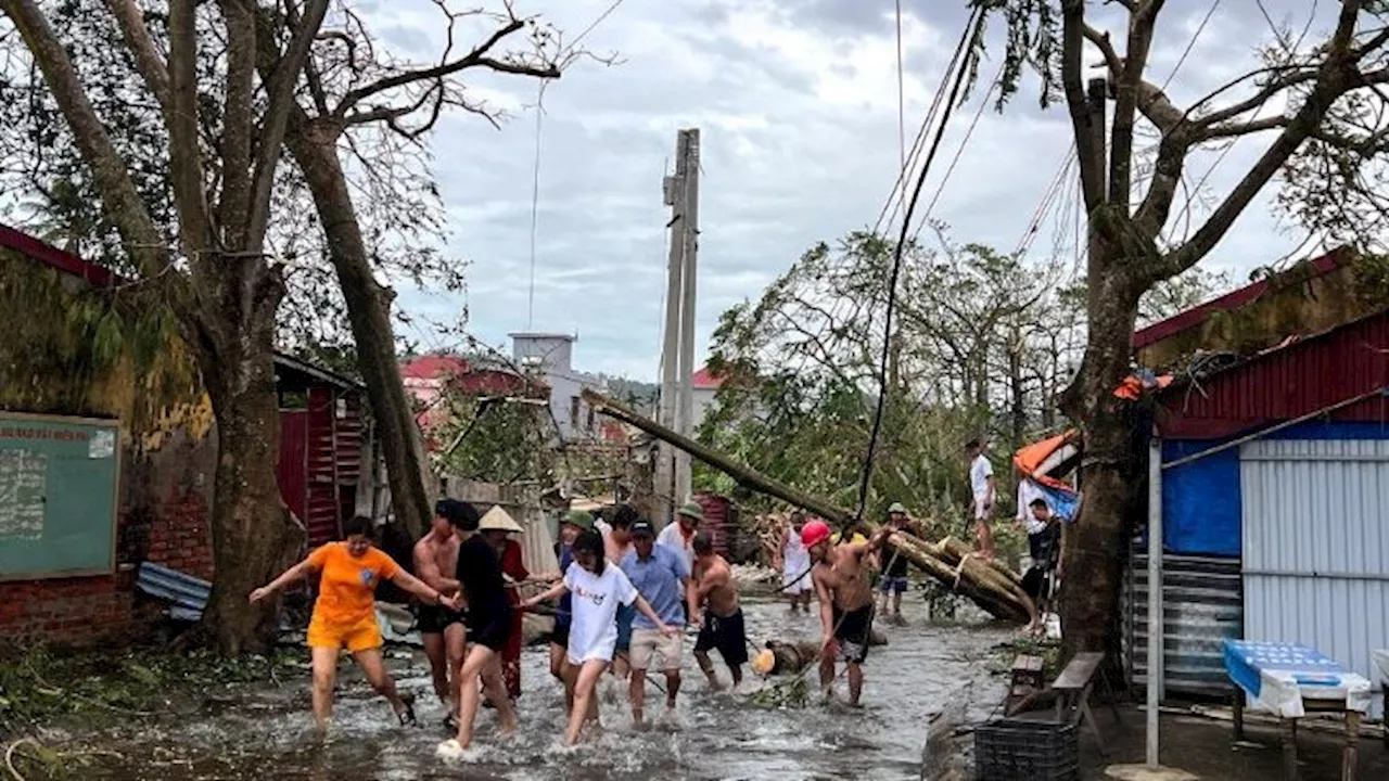 Pope prays for victims of floods in Asia, renews calls for peace