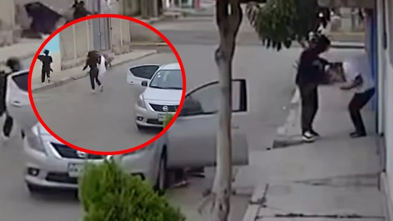 VIDEO: En menos de un minuto despojan de su auto a una familia en Edomex