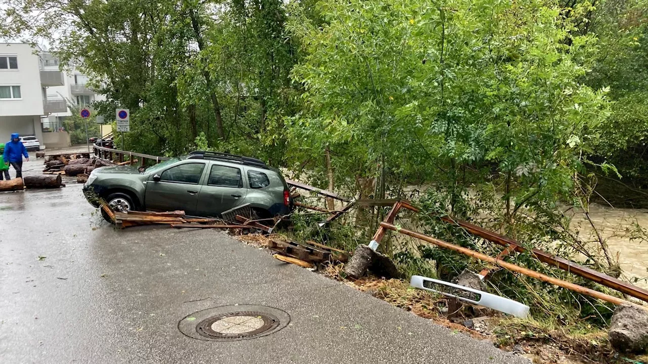 Katastrophengebiet Purkersdorf – Auto landet im Graben