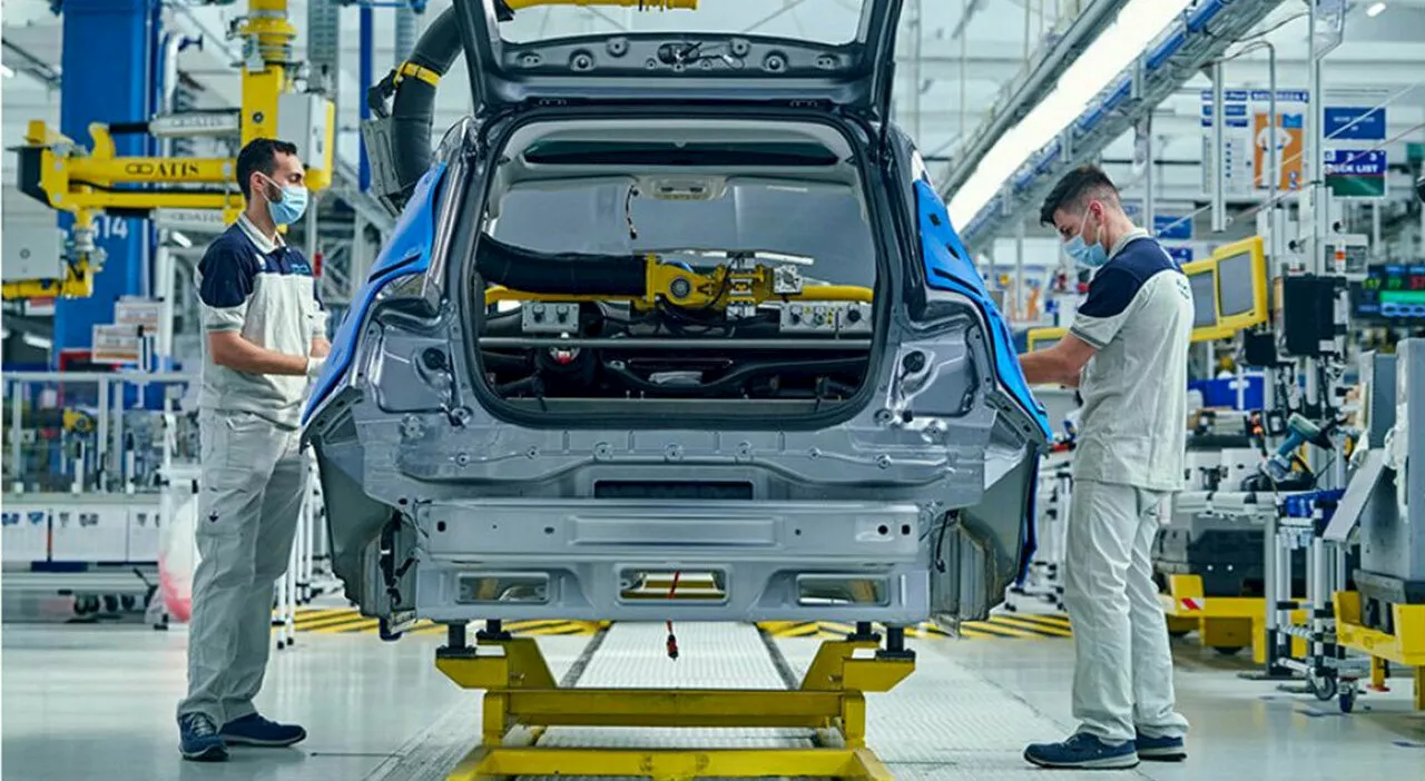 L'automotive italiano in crisi: Mirafiori ferma e le vendite della 500e in calo