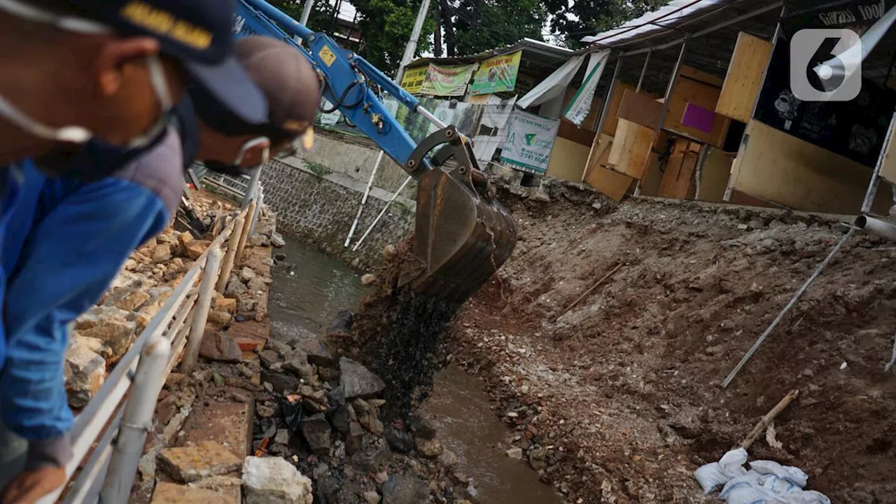 BPBD Jakarta Keluarkan Peringatan Dini Longsor, 10 Kecamatan Diimbau Waspada