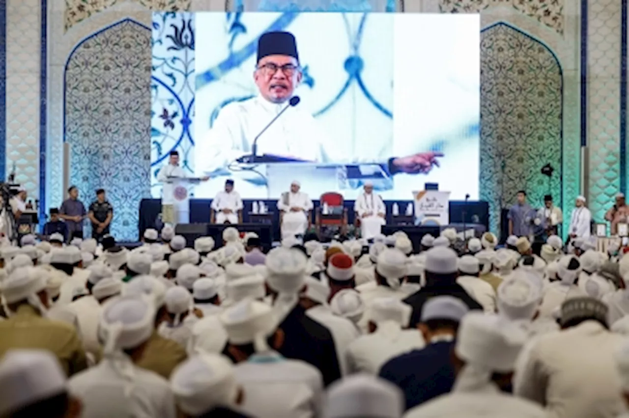 PM Anwar urges tahfiz students to uphold true Islamic teachings amid Islamophobia, hate groups