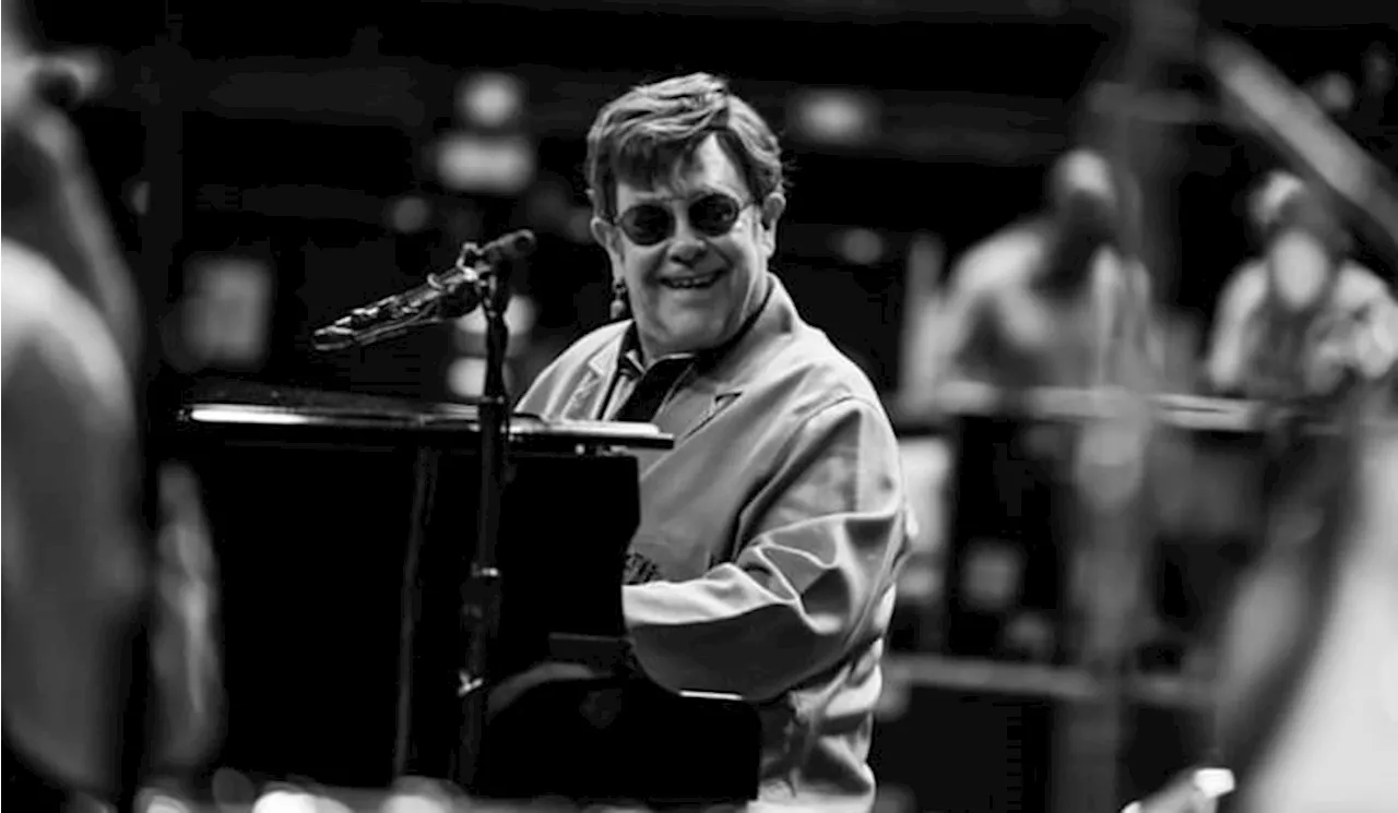 Menginjak usia 77 Tahun, Elton John Bersiap Rilis Album Baru