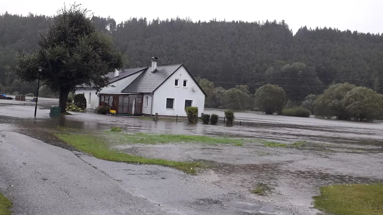 Überschwemmungen und Einsätze: Hochwasser-Situation spannt sich an