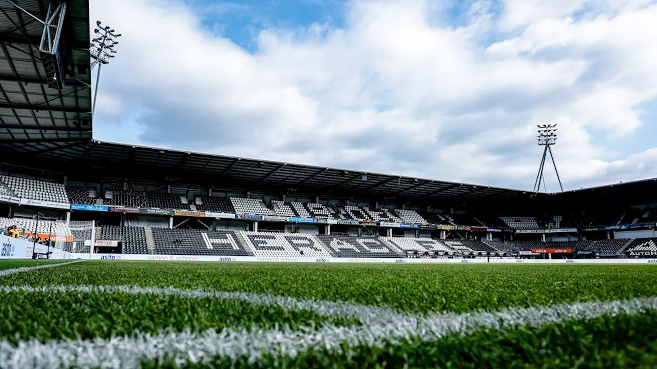 Almere City • ME grijpt in bij protest Ajax-fans