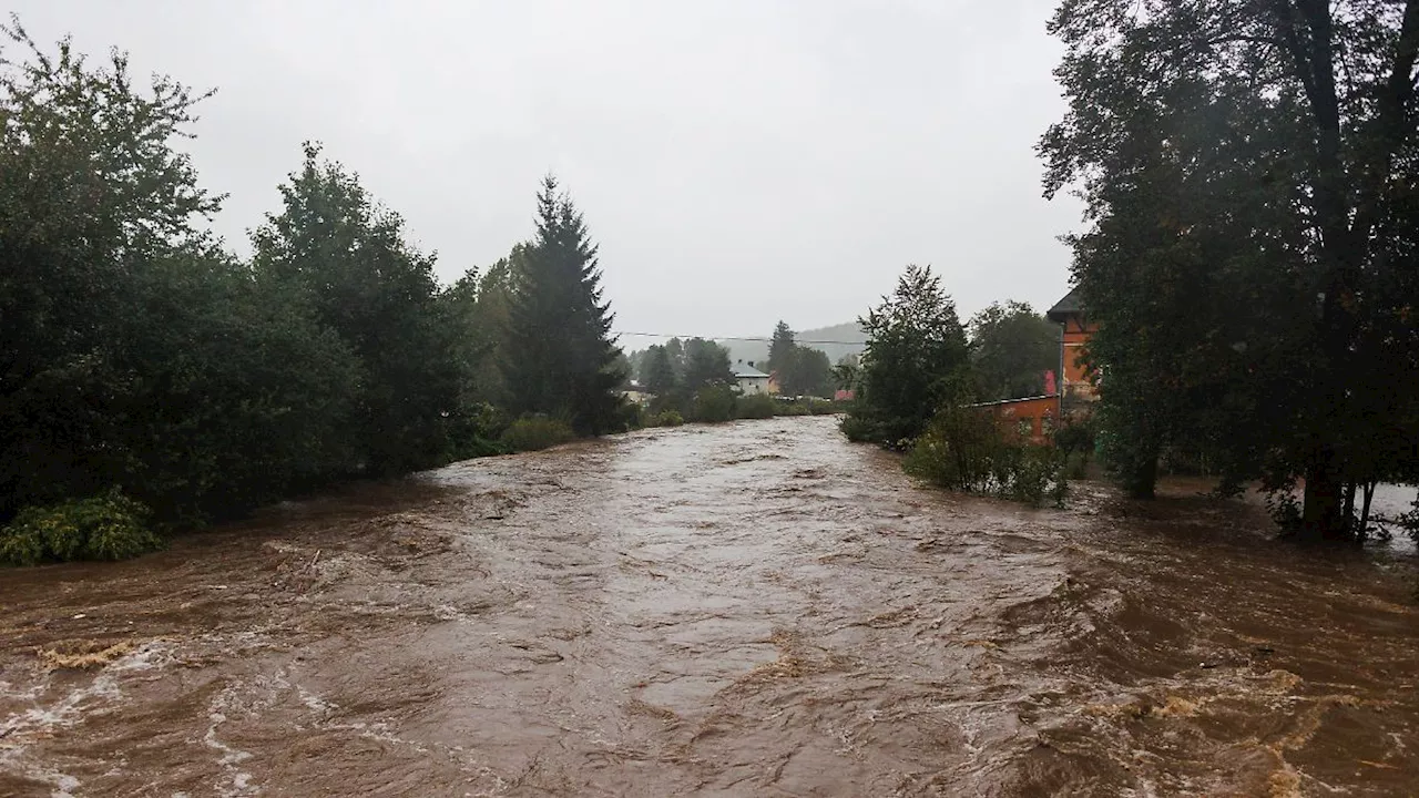 Hochwasser-Lage spitzt sich zu: Staudamm in Polen läuft über - Evakuierungen in Tschechien