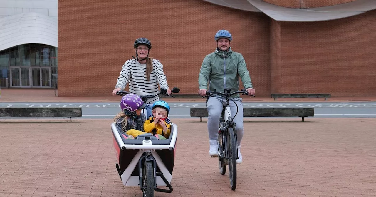 Mit zwei Kindern: Herforder Familie tauscht Auto gegen Lastenrad, Bus und Zug