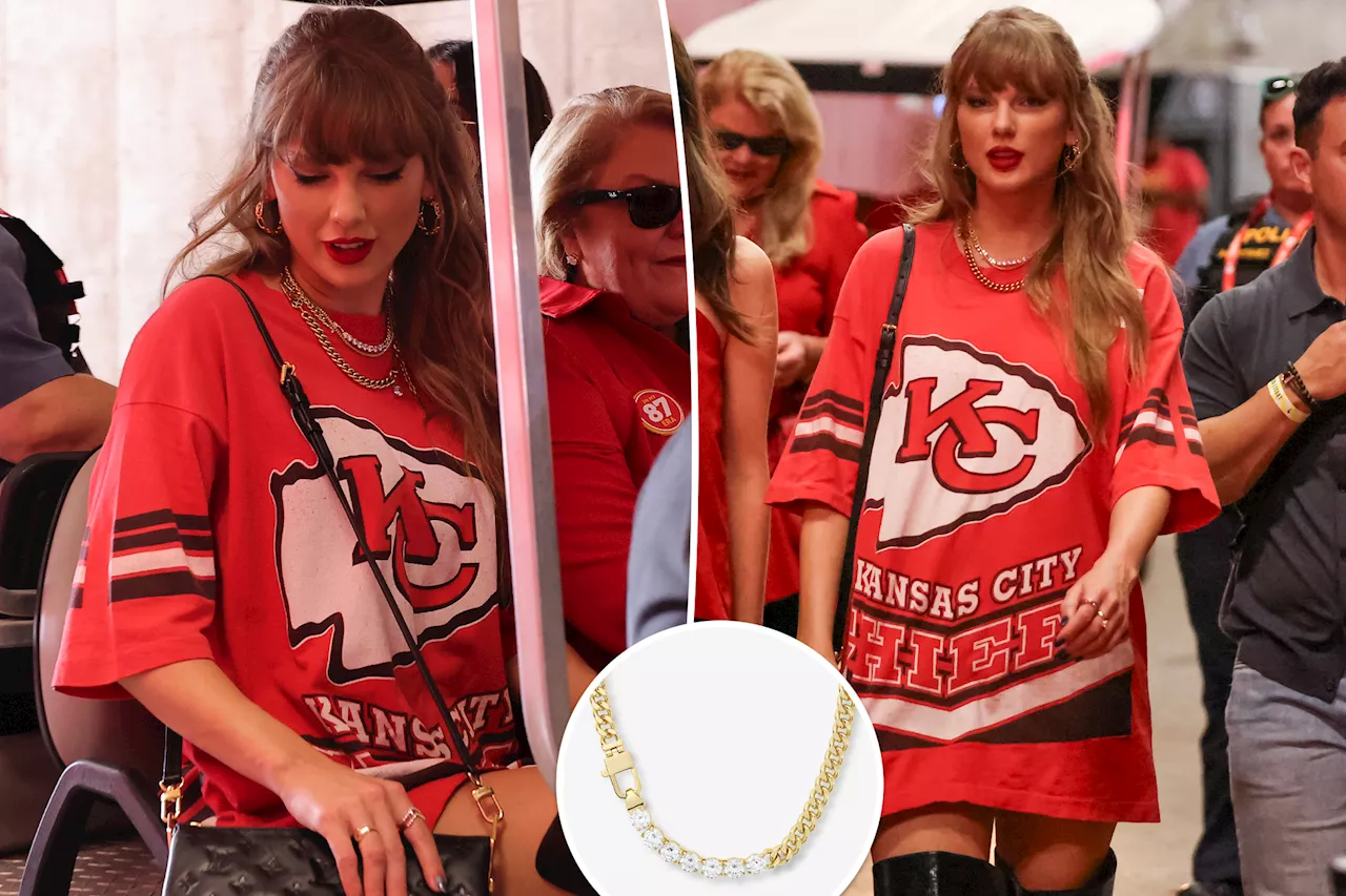 Taylor Swift's game-day necklace looks just like diamonds — but it's less than $120