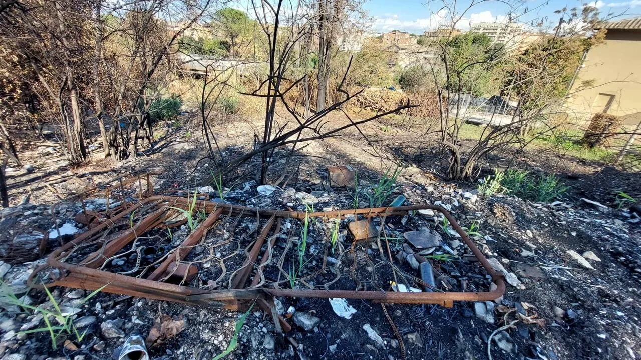 Monte Mario, dopo l'incendio ancora rifiuti ed accampamenti abusivi