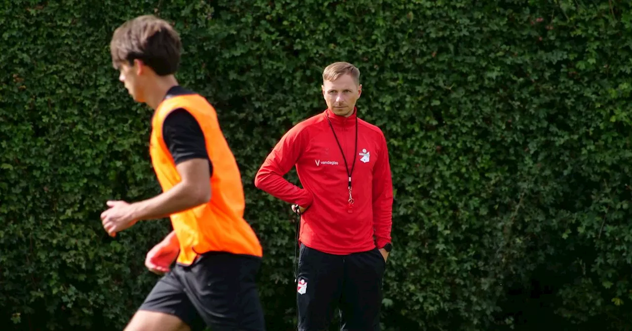 FC Emmen-trainer Peter overtuigd: 'We blijven vasthouden aan ons spel en dan komen de doelpunten'