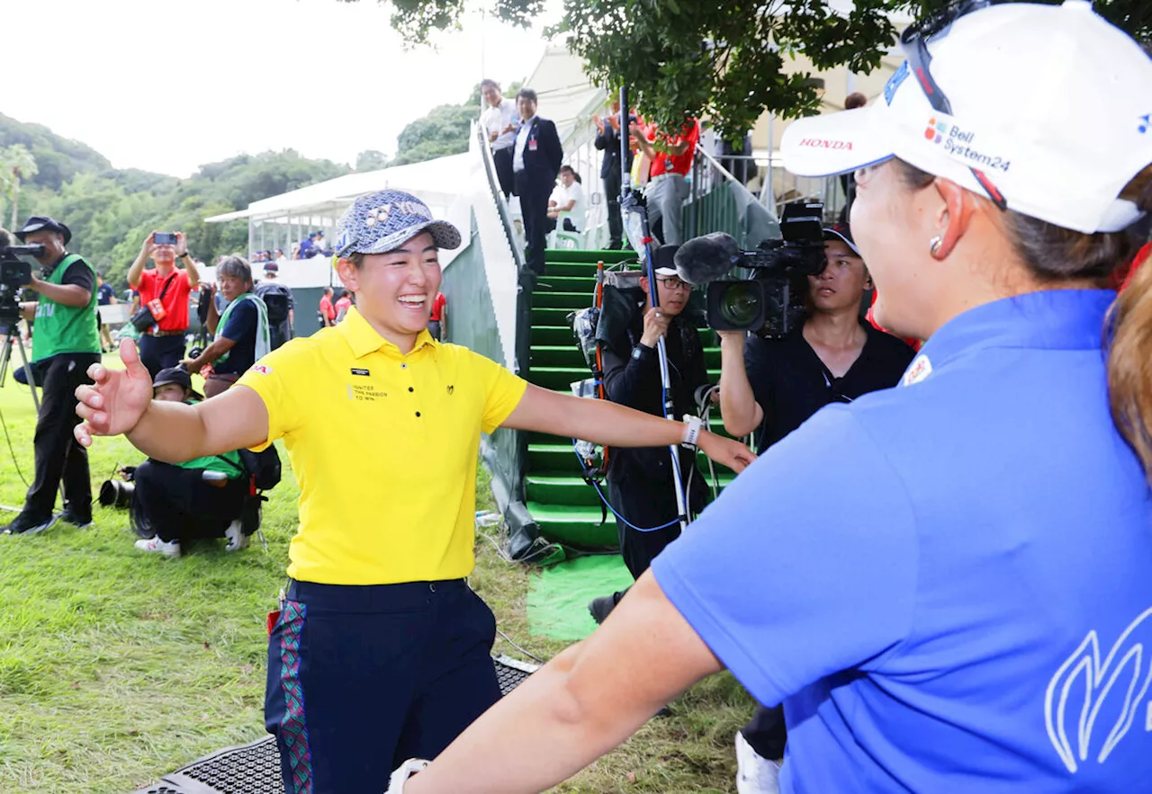 岩井明愛「勝とうとは思わず気楽に」４差から逆転Ｖ ツアー６勝で妹・千怜に並ぶ「競えるのはうれしい」