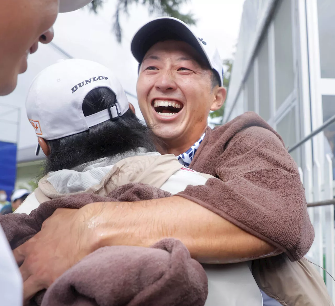 岩崎亜久竜が今季初優勝＆通算２勝目 同じコーチに師事する松山英樹のパリ五輪銅メダル獲得に発奮