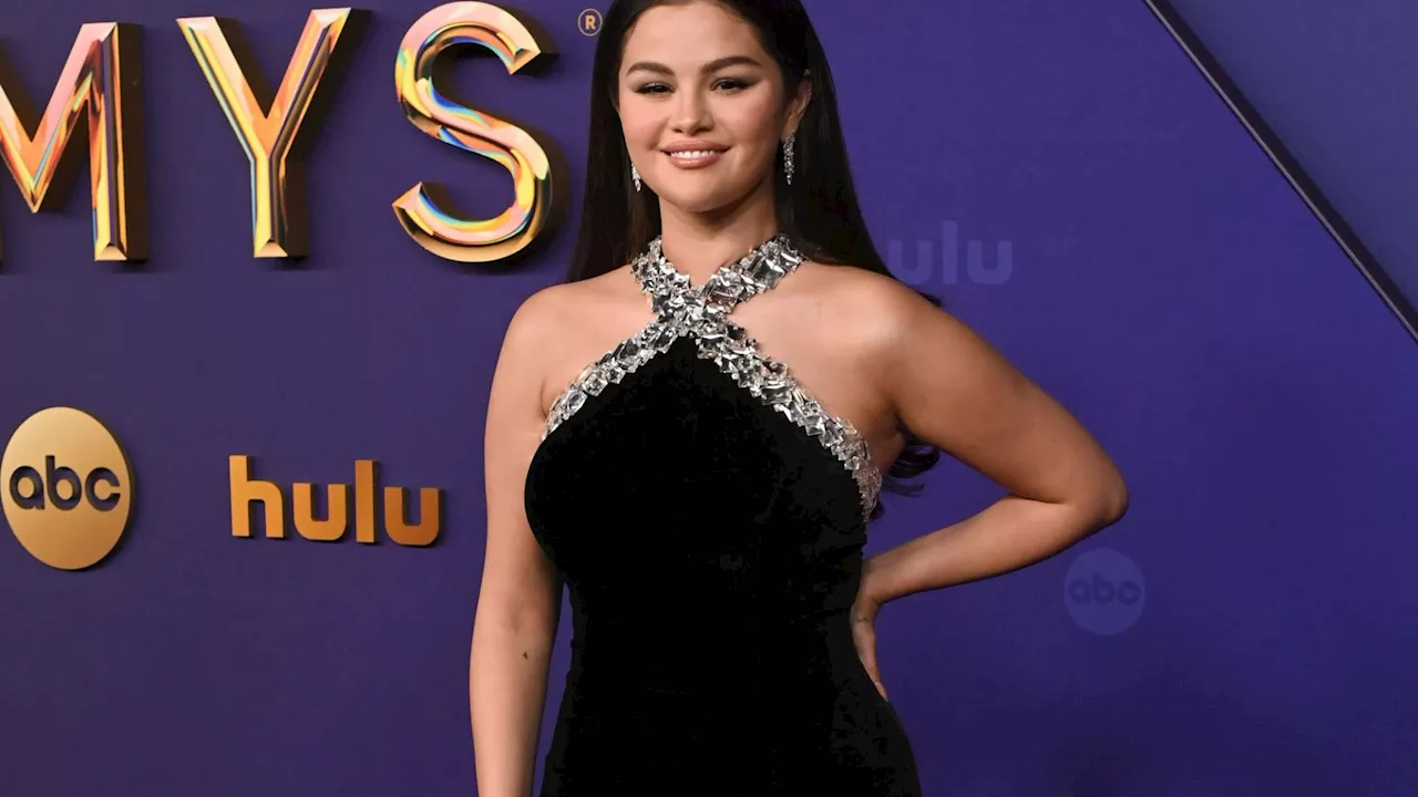 – Selena Gomez flashes ring on engagement finger as she leads celebrities arriving on red...