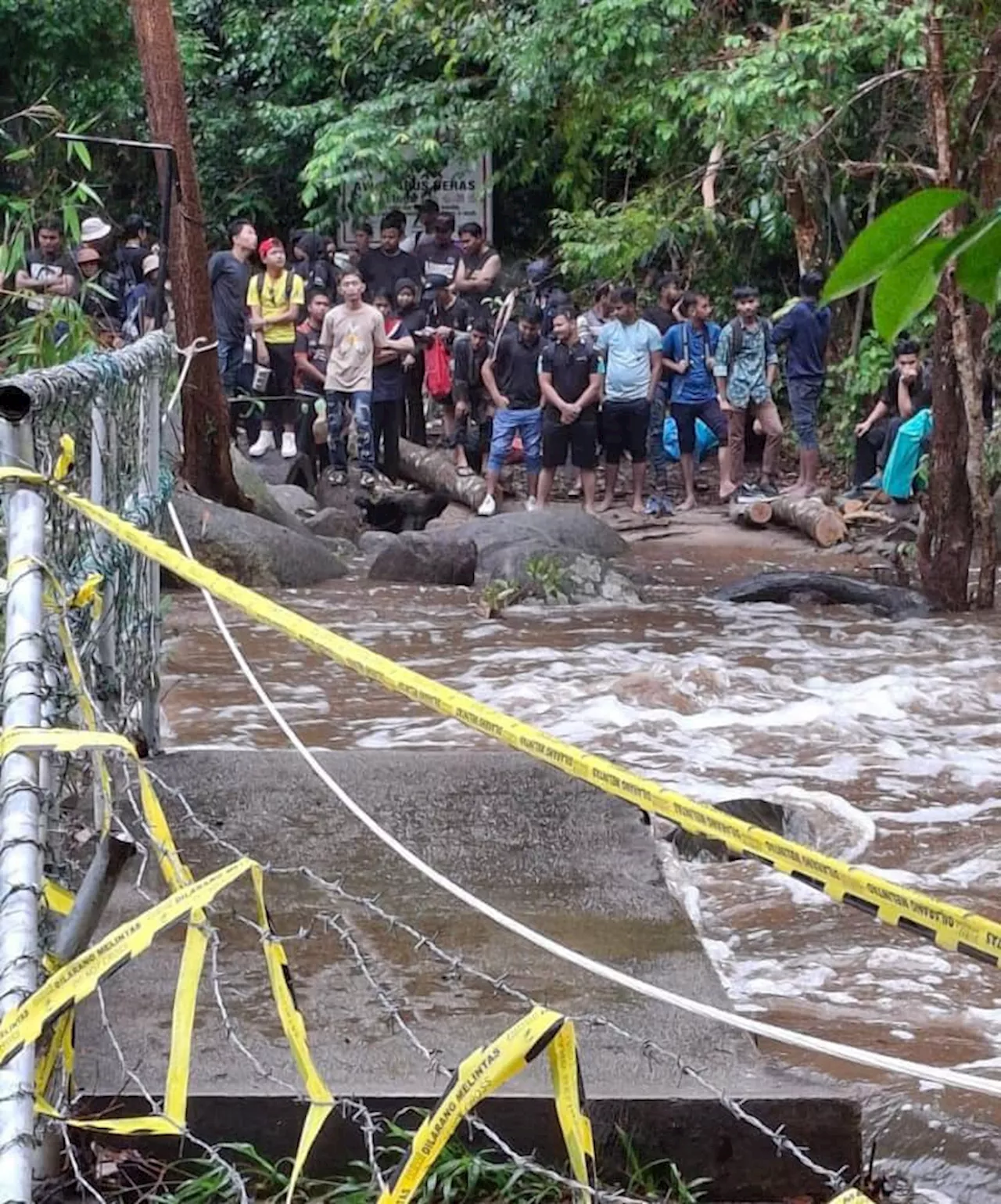 60 terkandas di Kolam Puteri Air Terjun Gunung Ledang diselamatkan