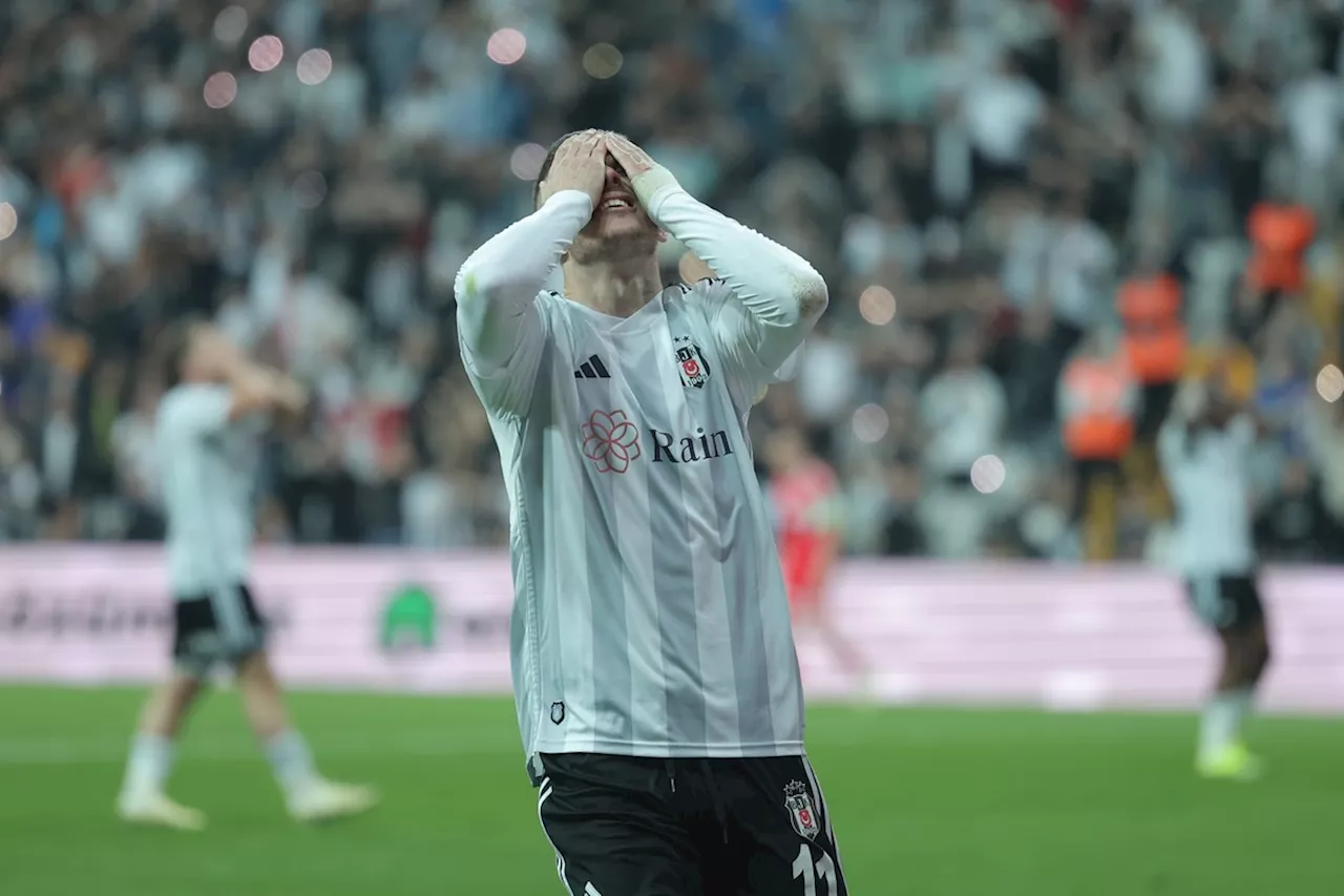 Rood in dertiende minuut helpt Besiktas niet: Van Bronckhorst morst punten