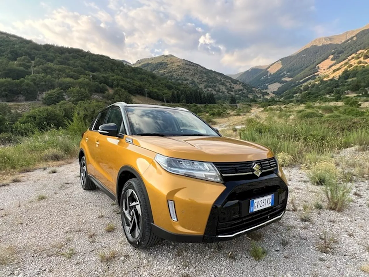 Suzuki Vitara Hybrid 4WD: Suv concreto e sempre alla moda