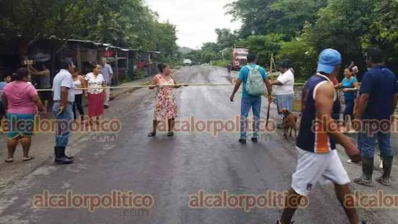 Exigen a PEMEX remediar derrame de crudo en arroyo de Papantla