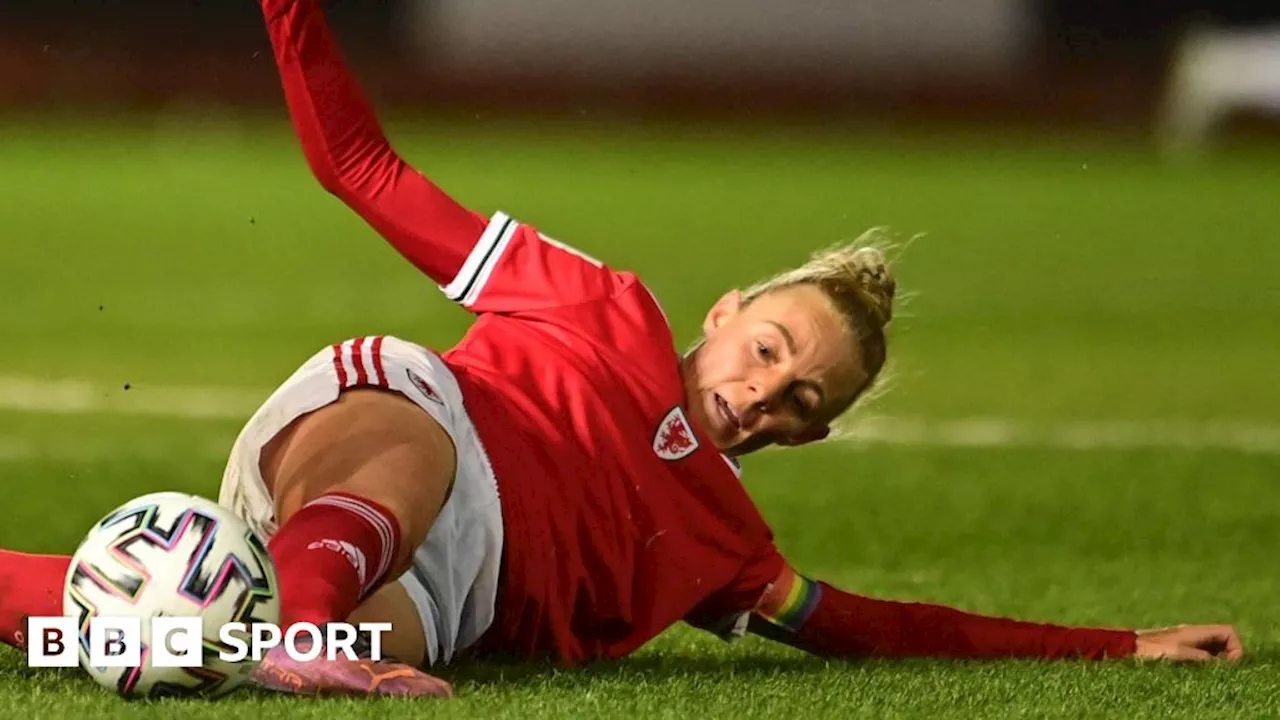 Sophie Ingle: Wales and Chelsea midfielder suffers serious knee injury