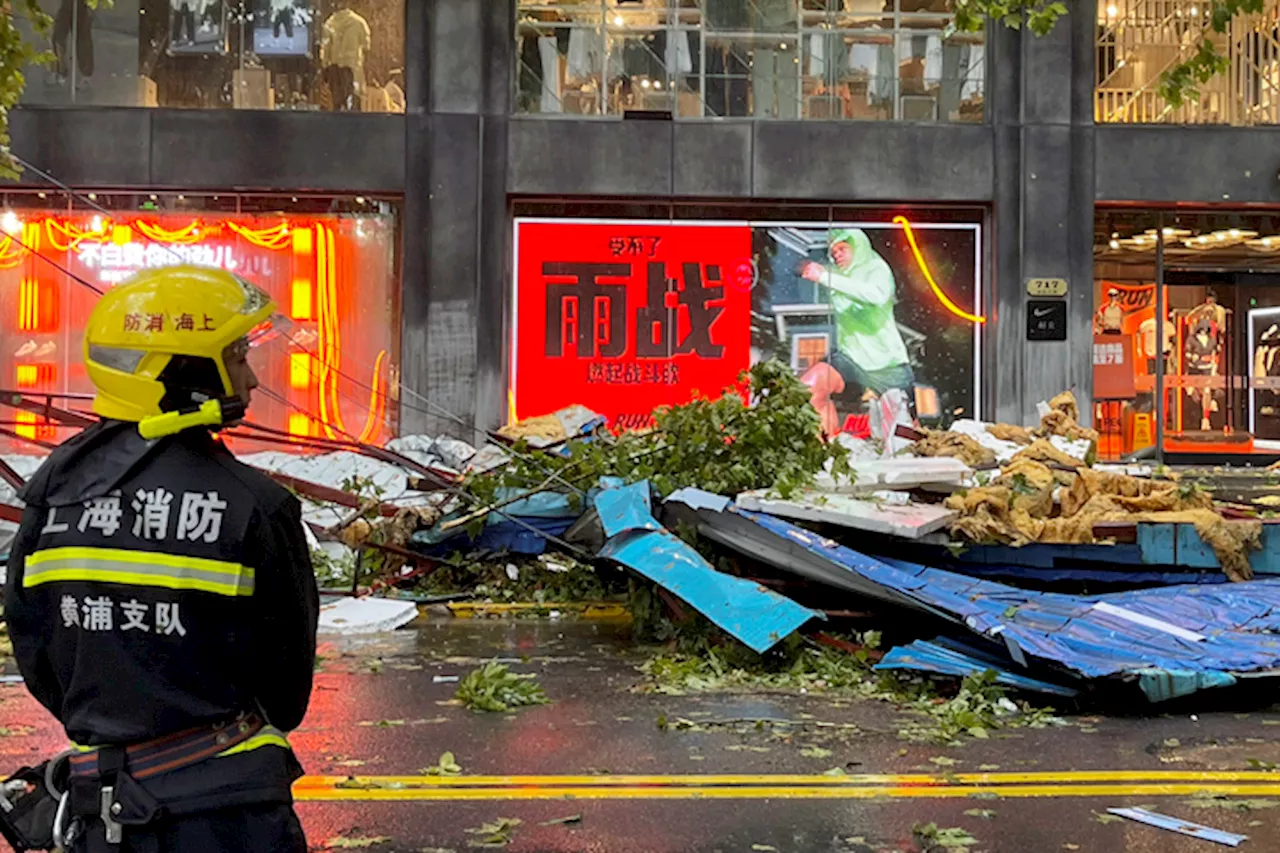 Powerful typhoon pummels Shanghai, flooding streets and disrupting travel | Simina Mistreanu