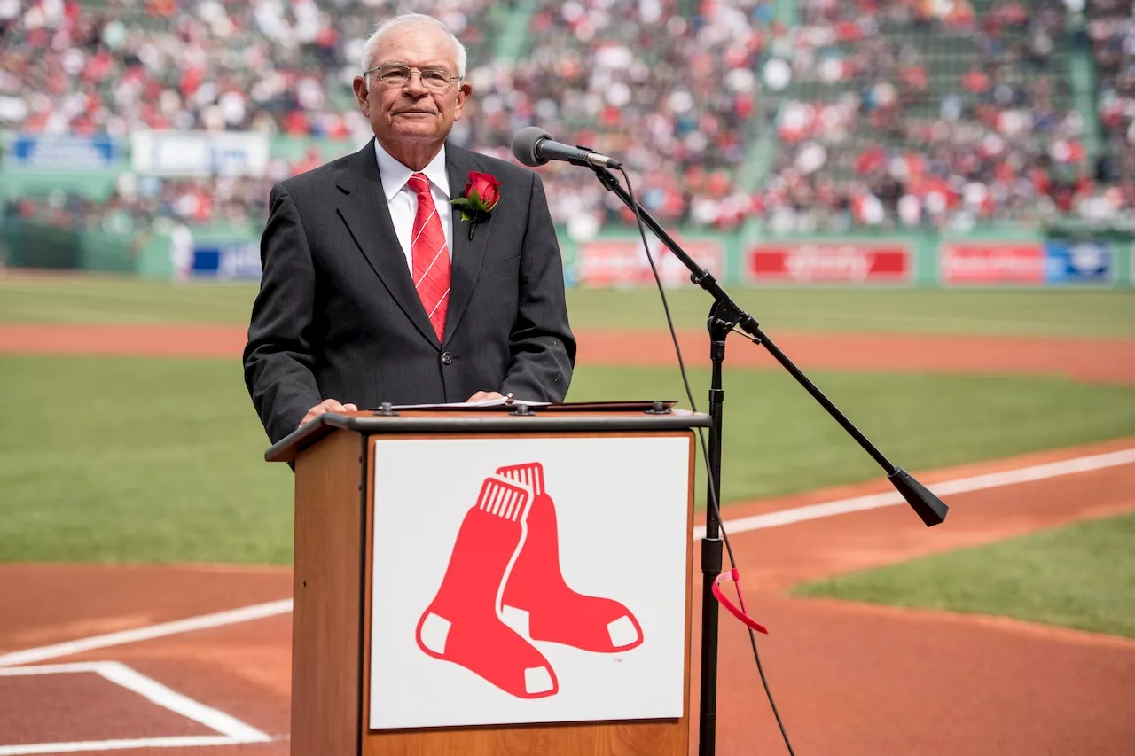 Hall of Fame MLB broadcaster who debuted in Cleveland to retire