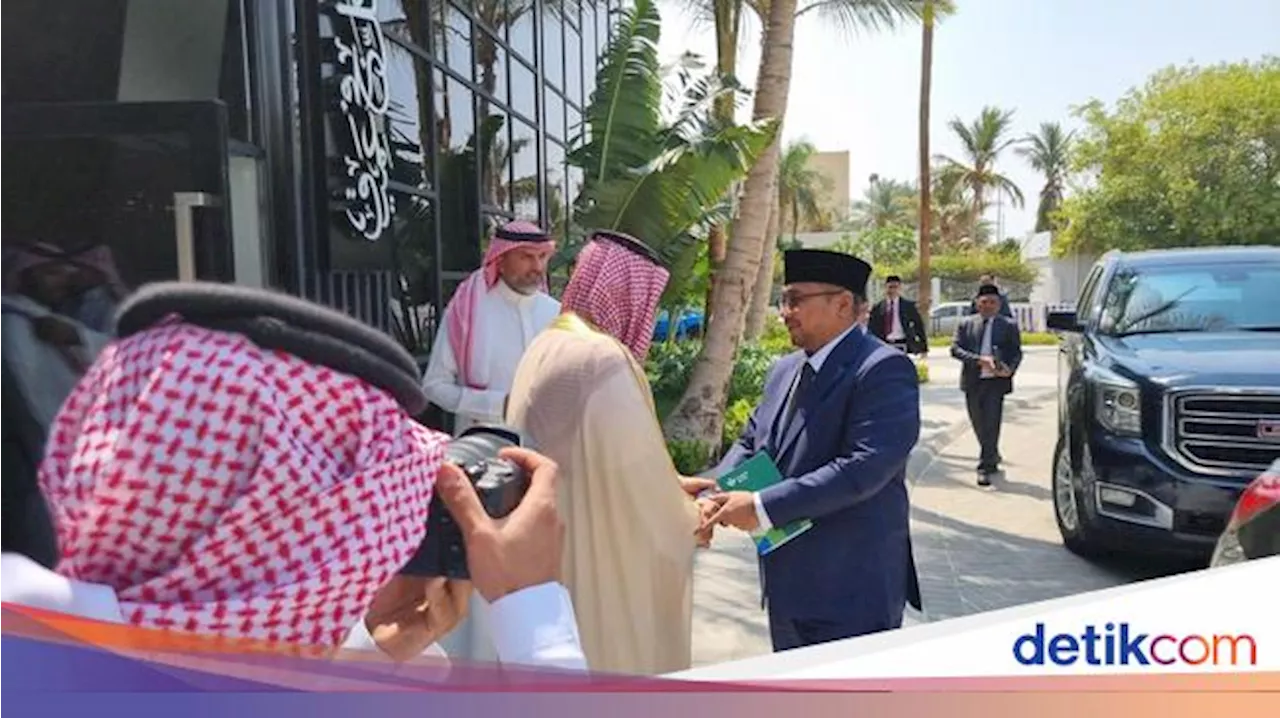 Bertemu Menhaj Saudi di Jeddah, Menag Bahas Persiapan Haji 2025