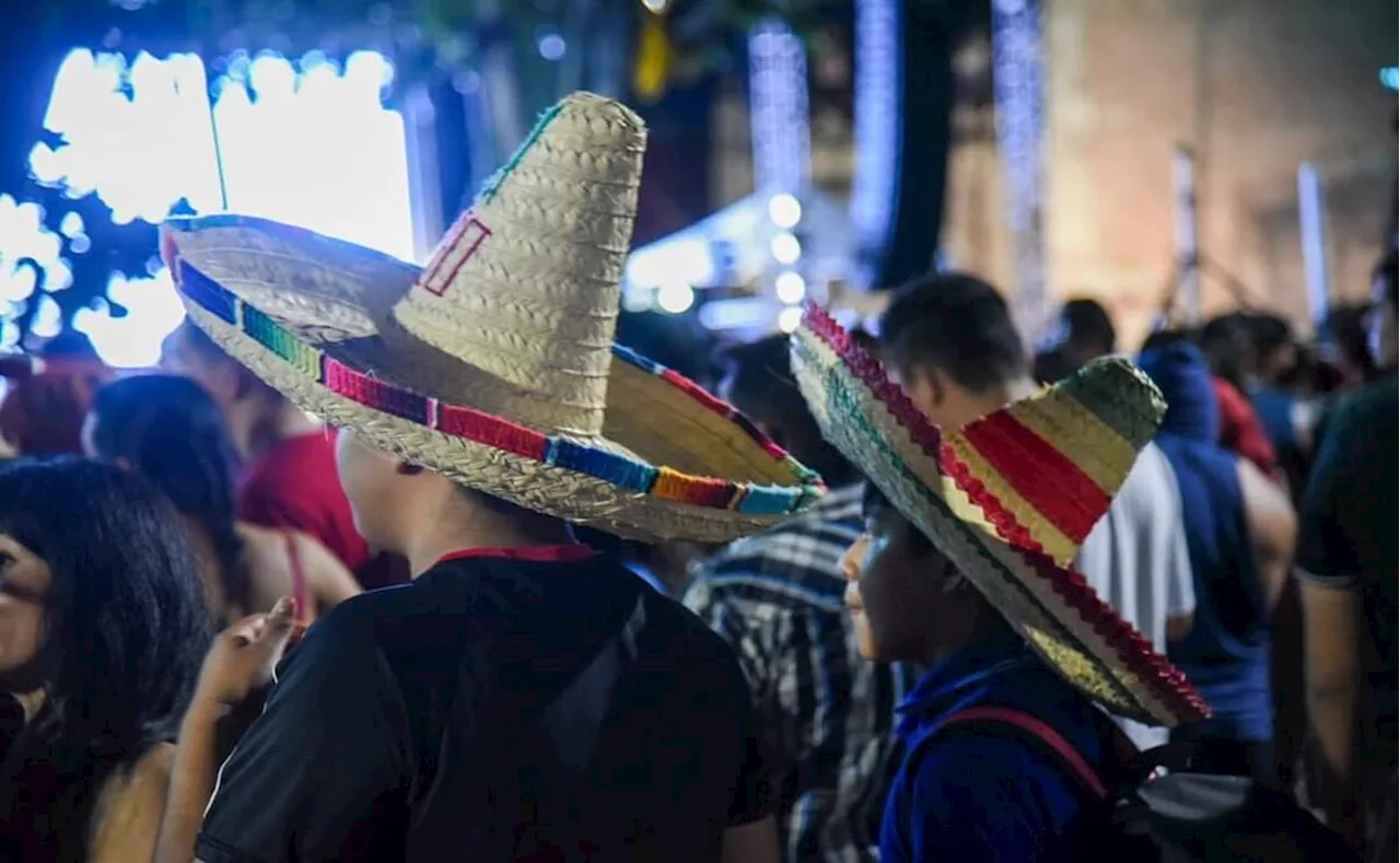 Celebran el Grito de Independencia a pesar de lluvias e incidentes