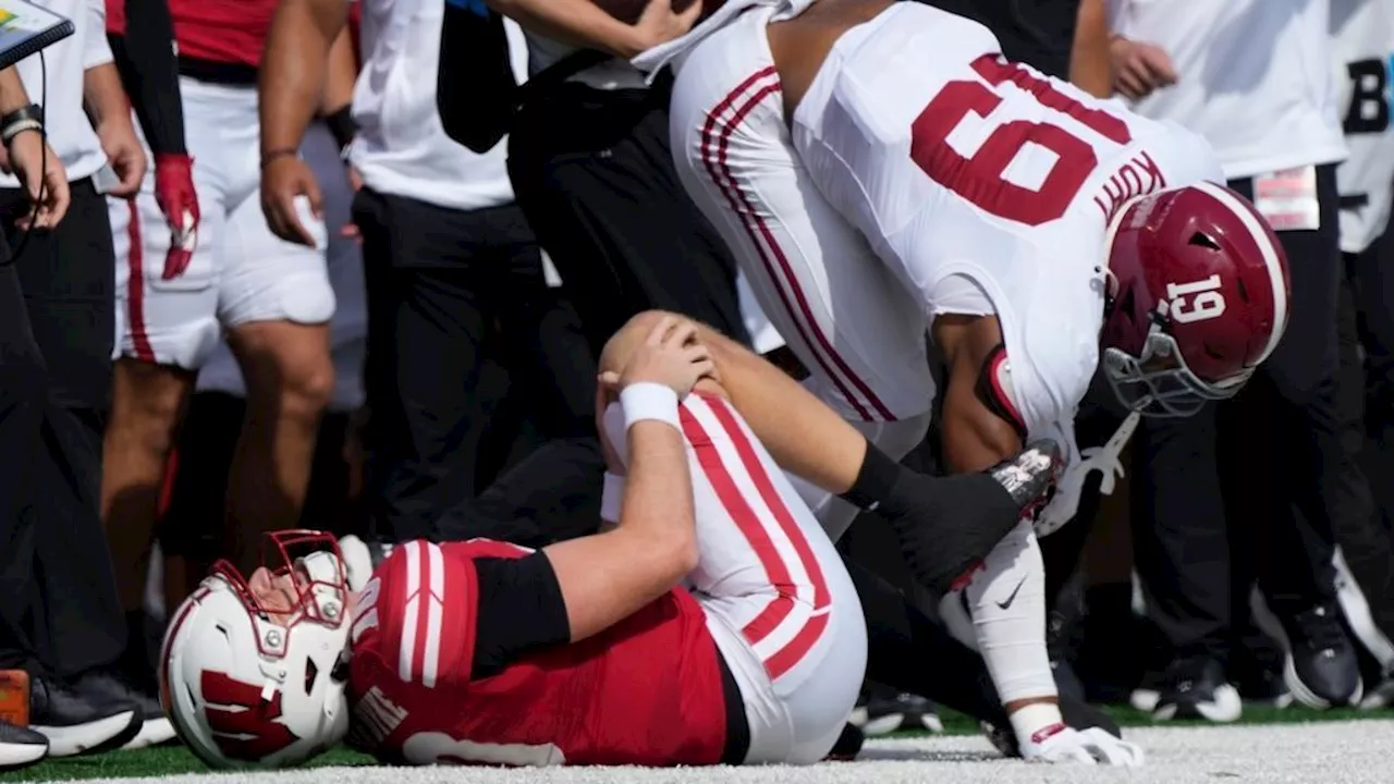 Wisconsin QB Tyler Van Dyke has torn ACL