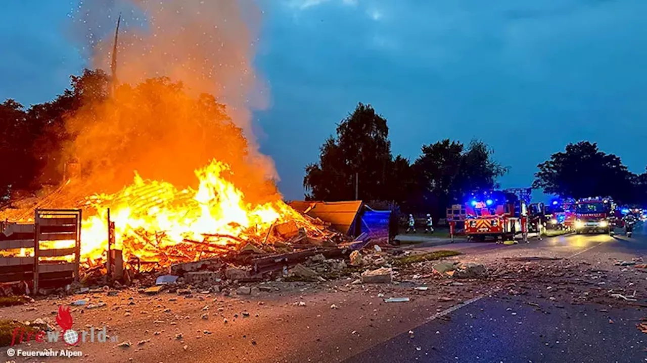 D: Von Polizei umstelltes Wohnhaus explodiert und steht in Vollbrand