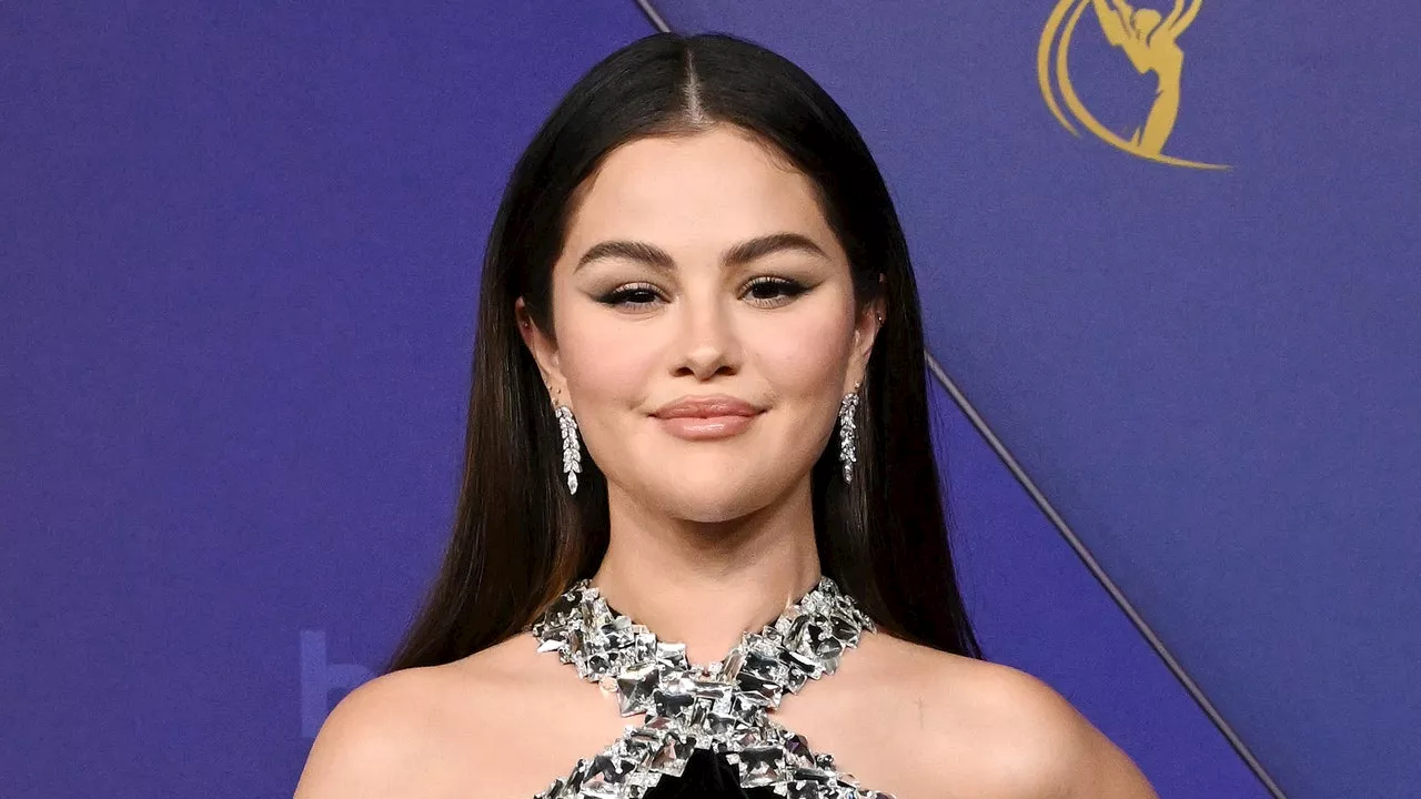 Selena Gomez roasted Steve Martin & Martin Short with a childless cat lady joke at Emmys 2024