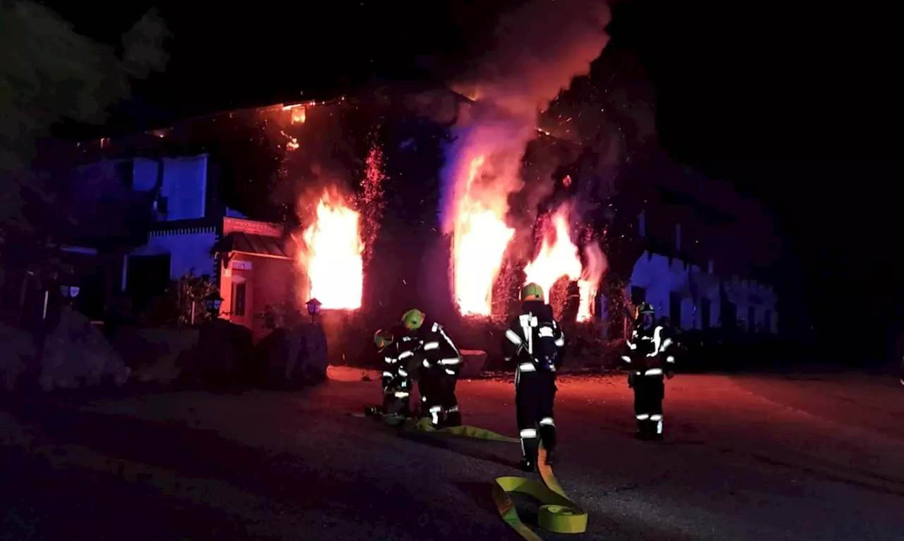 Unterkunft völlig zerstört - Brand in Asylheim – Verdächtige im Visier der Polizei