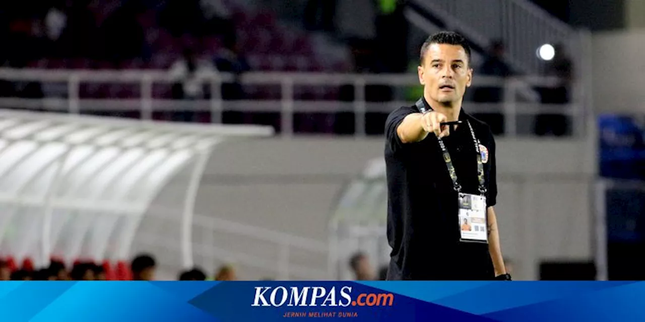 Carlos Pena Pasang Badan untuk Performa Kiper Persija