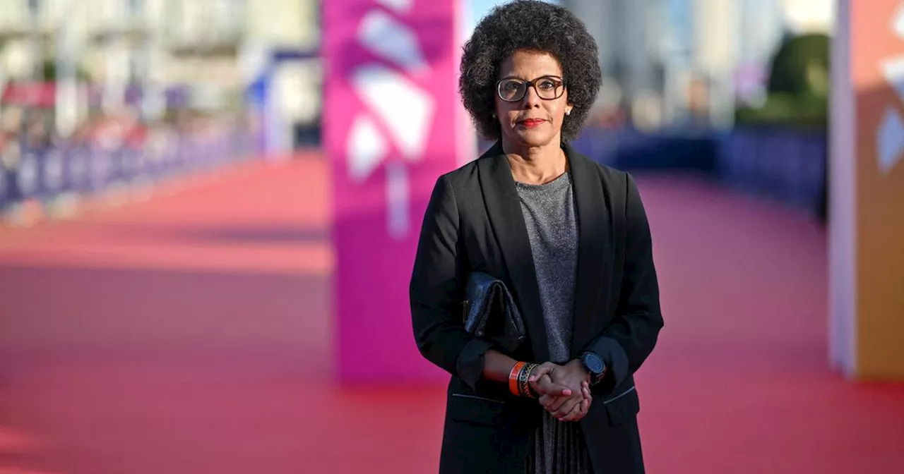 Audrey Pulvar foule le tapis rouge du Festival du film de Deauville avec sa coupe afro naturelle