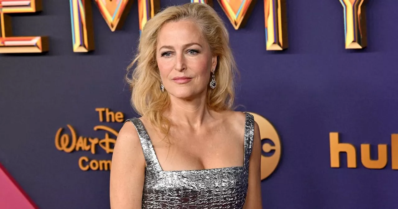 «Je suis entrée en ayant l'air vieille … Maintenant, on dirait que j'ai 5 ans» : Gillian Anderson s'extasie sur son soin pré-Emmy Awards