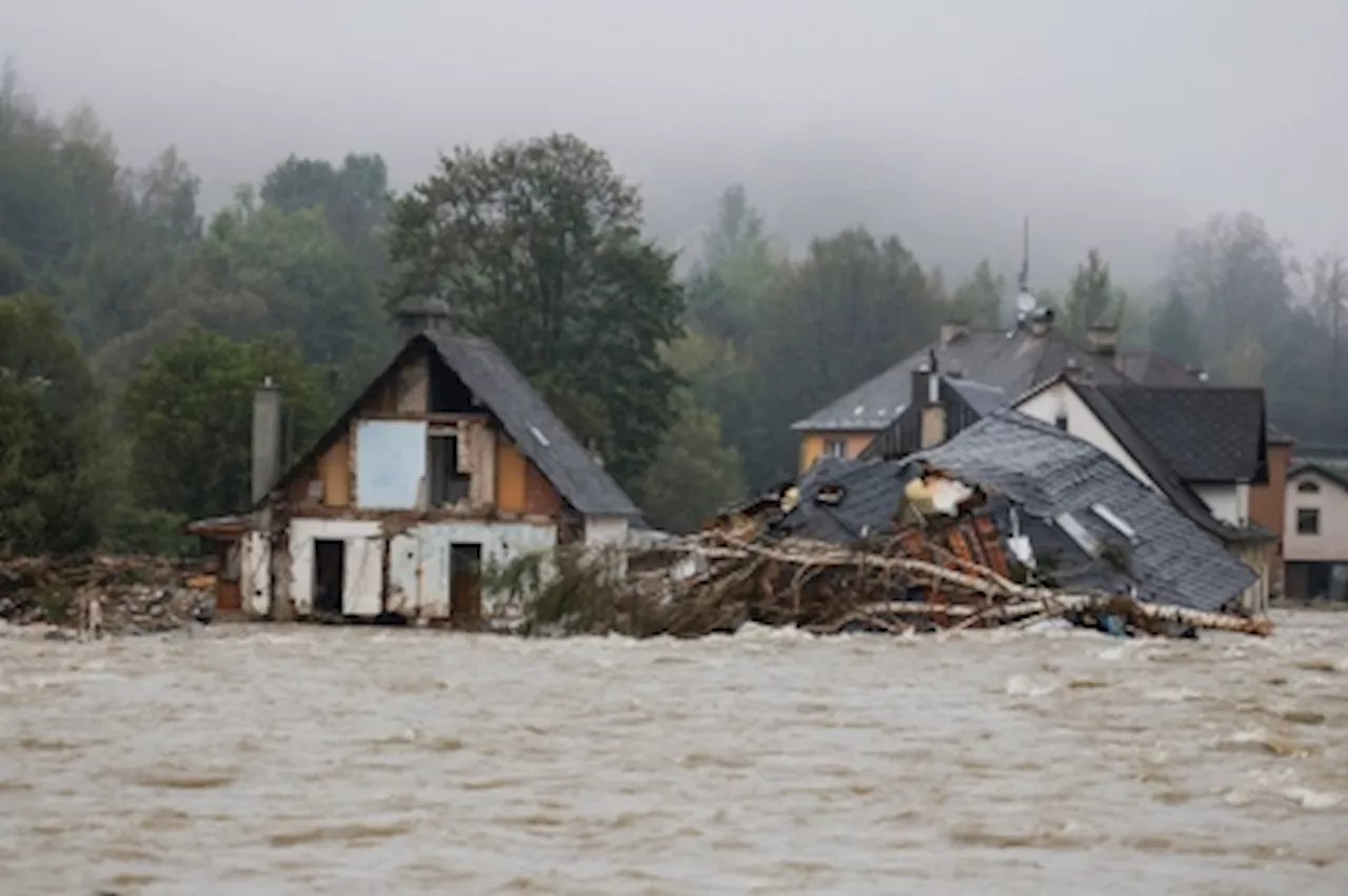 Floods across central Europe leave 10 dead, major cities on alert as Polish govt mulls state of disaster