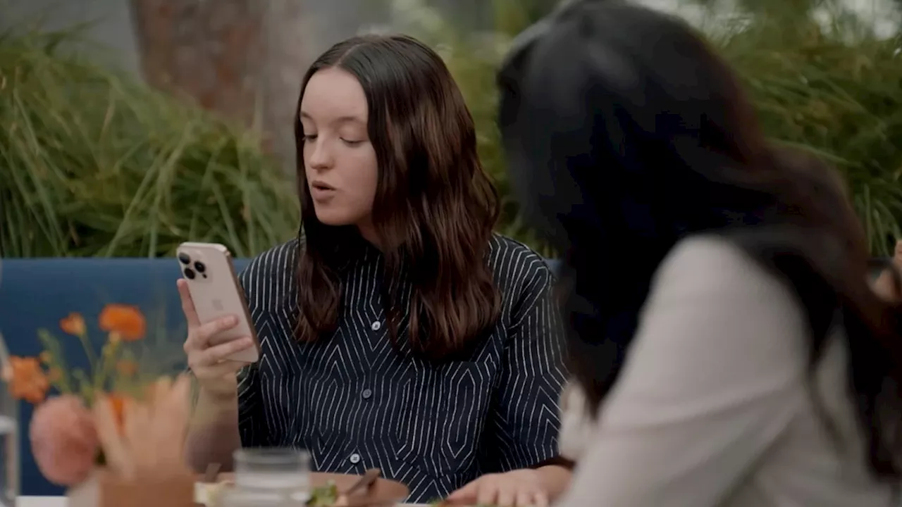 Bella Ramsey protagoniza los primeros spots de Apple Intelligence, en los que brilla el humor