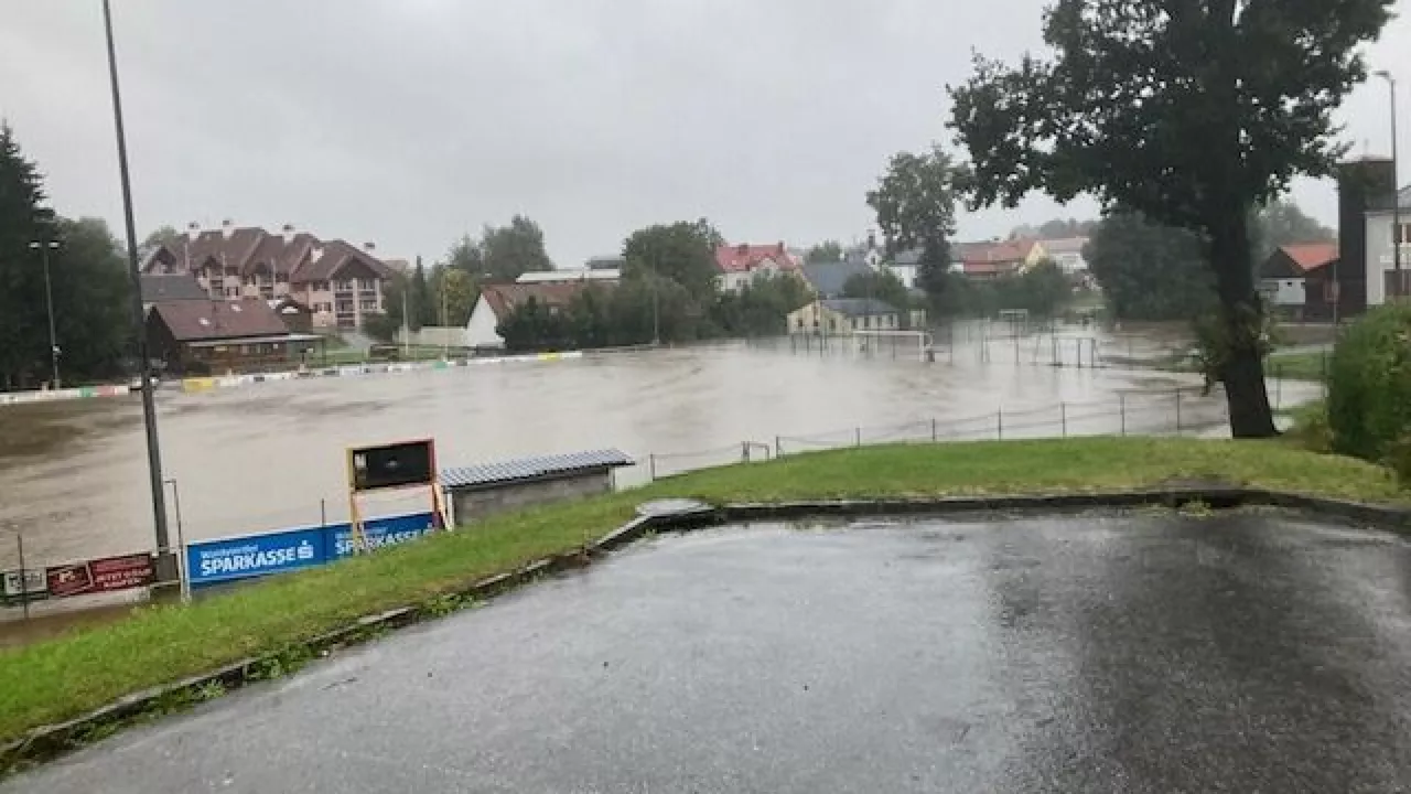 Land unter in Allentsteig: Fußball- und Tennisplätze waren überflutet