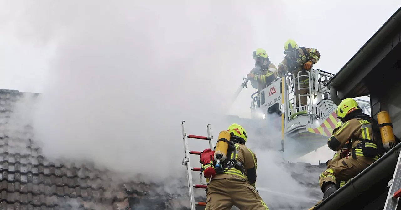 Feuerwehr Delbrück verhindert Ausbreitung von Dachstuhlbrand