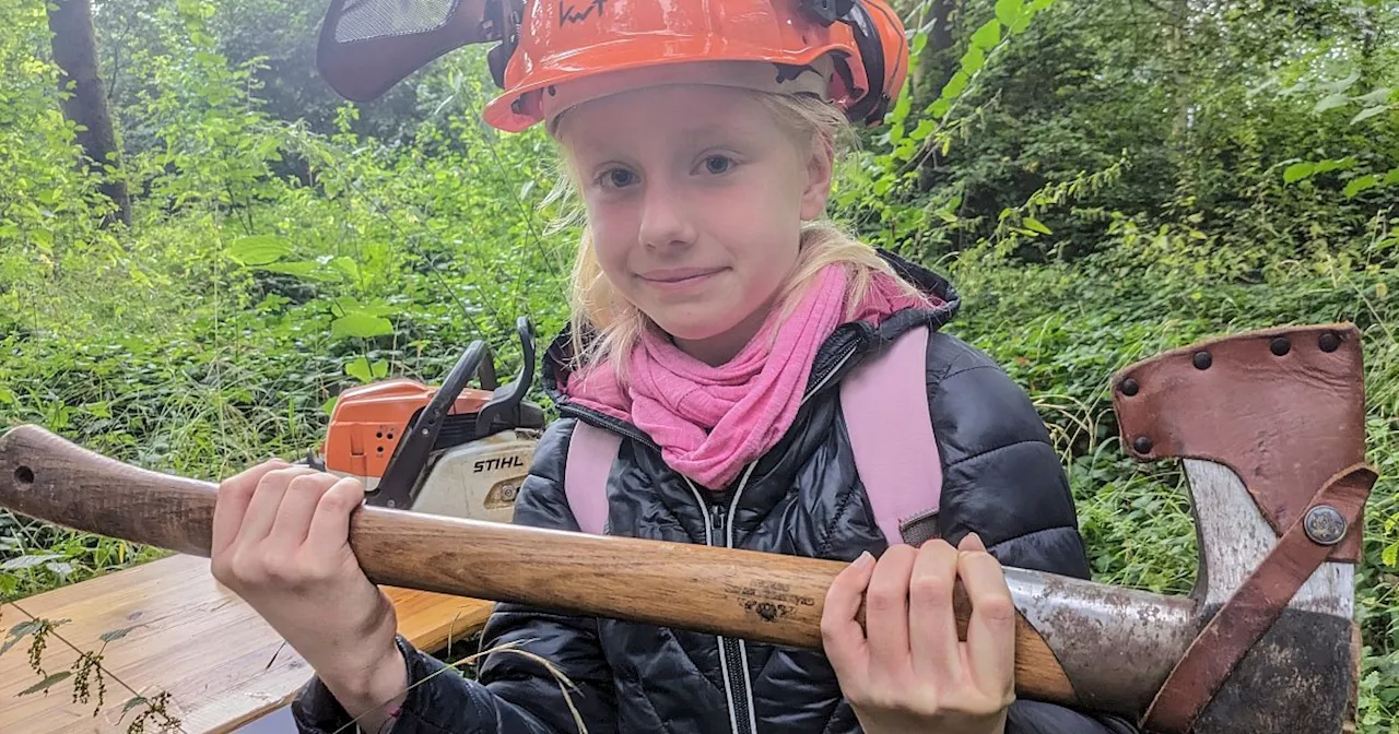 Kinder werden bei den Waldjugendspielen im Kreis Höxter zu Waldarbeitern