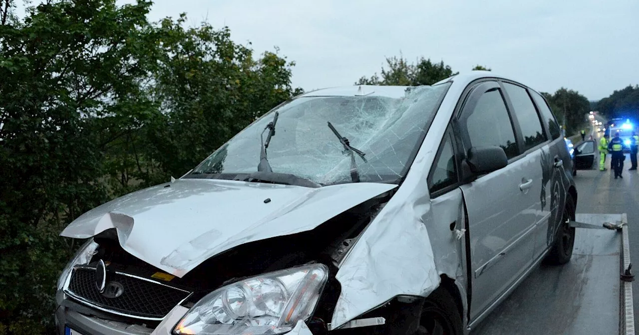 Unfall nahe der A33 im Kreis Gütersloh - Pkw überschlägt sich