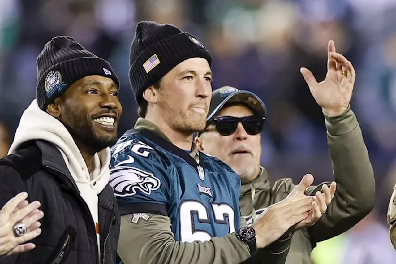 Eagles superfan Miles Teller to join ESPN’s ‘Manningcast’ tonight with Peyton and Eli