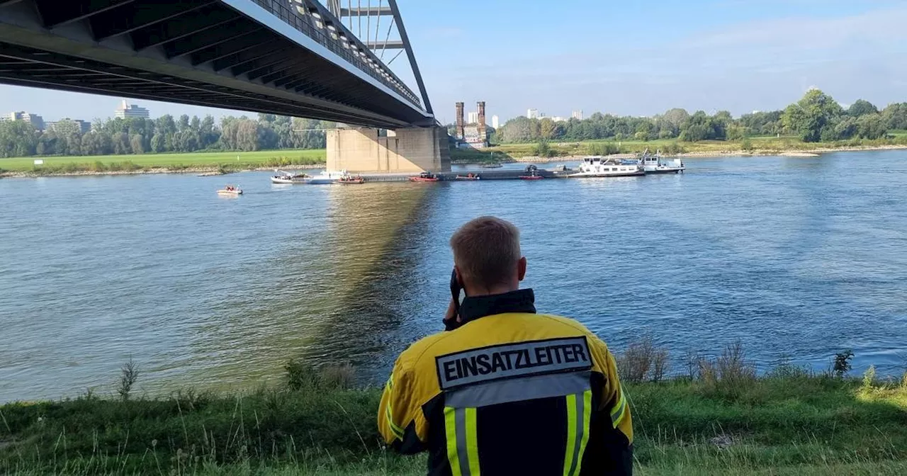 Düsseldorf und Neuss: Schiff rammt Brückenpfeiler mitten im Rhein